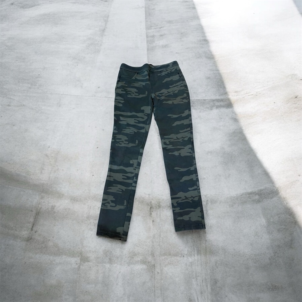Sanctuary Camouflage Green Print Leggings size‎ Medium.